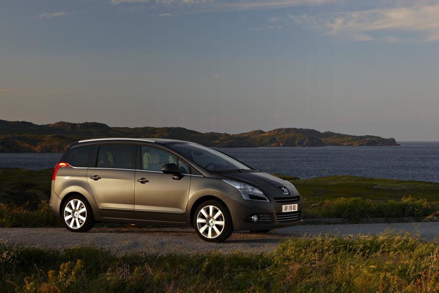  Peugeot 5008 2009 года  (фото 49 из 122)